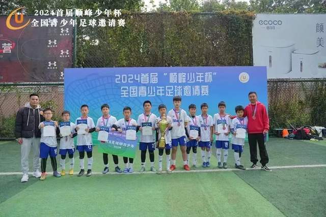 经过280天部署的“林肯”号航母抵达泰国，舰体锈蚀引人关注